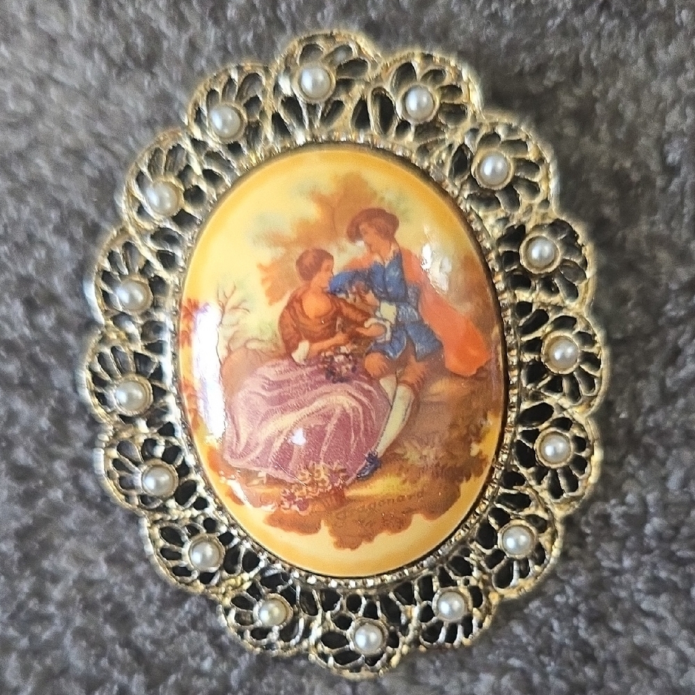 Victorian-Style Porcelain Cameo Brooch with Faux Pearls - Yellow & Gold